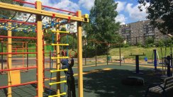 Площадка для воркаута в городе Люберцы №8623 Маленькая Современная фото