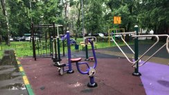 Площадка для воркаута в городе Москва №8664 Маленькая Современная фото