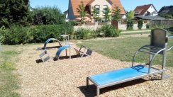 Площадка для воркаута в городе Бад-Хомбург №8712 Средняя Современная фото