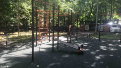 Площадка для воркаута в городе Москва №8858 Маленькая Современная фото