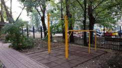 Площадка для воркаута в городе Москва №8975 Маленькая Современная фото