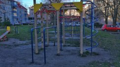 Площадка для воркаута в городе Калининград №9252 Маленькая Современная фото