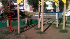 Площадка для воркаута в городе Оренбург №9264 Маленькая Современная фото