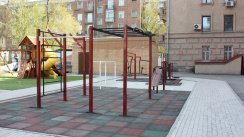 Площадка для воркаута в городе Новосибирск №9554 Маленькая Современная фото