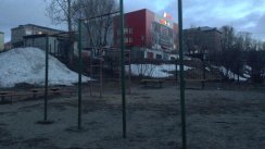 Площадка для воркаута в городе Соликамск №9640 Маленькая Современная фото