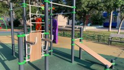 Площадка для воркаута в городе Чехов №9796 Маленькая Современная фото