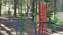 Площадка для воркаута в городе Сочи №9889 Маленькая Современная фото