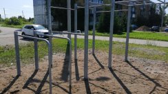 Площадка для воркаута в городе Дно №9945 Маленькая Современная фото