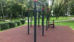 Площадка для воркаута в городе Москва №10040 Маленькая Современная фото