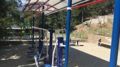 Площадка для воркаута в городе Ялта №10208 Маленькая Современная фото