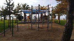 Площадка для воркаута в городе Батуми №10215 Маленькая Современная фото