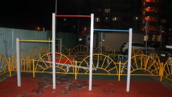 Площадка для воркаута в городе Королев №10425 Маленькая Современная фото