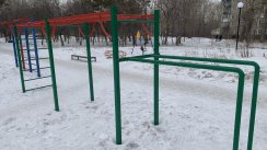 Площадка для воркаута в городе Ачинск №10555 Маленькая Современная фото