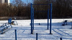 Площадка для воркаута в городе Москва №10611 Маленькая Современная фото