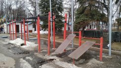 Площадка для воркаута в городе Ульяновск №10621 Маленькая Современная фото