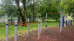 Площадка для воркаута в городе Москва №10791 Маленькая Современная фото