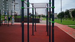 Площадка для воркаута в городе Ступино №10794 Маленькая Современная фото