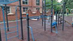 Площадка для воркаута в городе Сочи №10862 Маленькая Современная фото