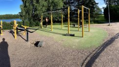 Площадка для воркаута в городе Хельсинки №10888 Маленькая Современная фото