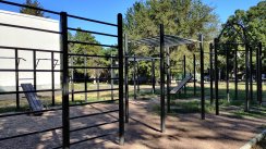 Площадка для воркаута в городе Одесса №10912 Маленькая Современная фото