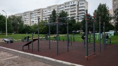 Площадка для воркаута в городе Уфа №10902 Маленькая Современная фото