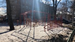 Площадка для воркаута в городе Москва №11197 Маленькая Современная фото