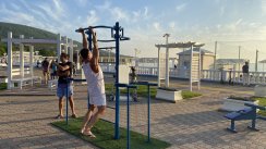 Площадка для воркаута в городе Геленджик №11387 Маленькая Современная фото