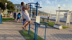 Площадка для воркаута в городе Геленджик №11387 Маленькая Современная фото