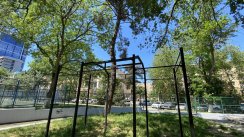 Площадка для воркаута в городе Анапа №11389 Маленькая Современная фото