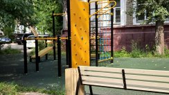 Площадка для воркаута в городе Москва №11520 Маленькая Современная фото