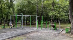 Площадка для воркаута в городе Курган №11985 Маленькая Современная фото