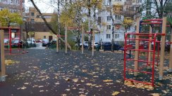 Площадка для воркаута в городе Одинцово №12179 Маленькая Современная фото