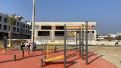 Площадка для воркаута в городе Ташуджу №12307 Средняя Современная фото