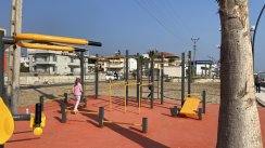 Площадка для воркаута в городе Ташуджу №12307 Средняя Современная фото