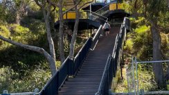 Площадка для воркаута в городе Перт №12383 Средняя Современная фото