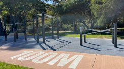 Площадка для воркаута в городе Перт №12383 Средняя Современная фото