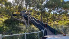 Площадка для воркаута в городе Перт №12383 Средняя Современная фото