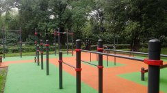 Площадка для воркаута в городе Москва №12539 Средняя Современная фото