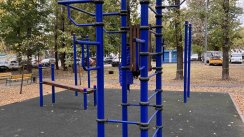 Площадка для воркаута в городе Москва №12674 Маленькая Современная фото