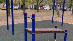 Площадка для воркаута в городе Москва №12674 Маленькая Современная фото