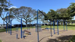 Площадка для воркаута в городе Гонолулу №12797 Маленькая Современная фото