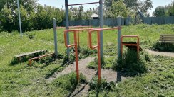 Площадка для воркаута в городе Заозёрный №12833 Маленькая Современная фото