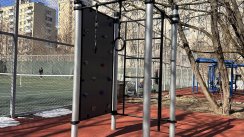 Площадка для воркаута в городе Москва №13088 Маленькая Современная фото