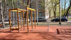 Площадка для воркаута в городе Москва №13118 Маленькая Современная фото