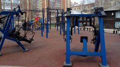 Площадка для воркаута в городе Томск №13166 Маленькая Современная фото