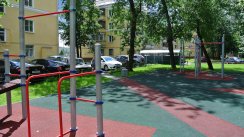 Площадка для воркаута в городе Москва №2701 Маленькая Современная фото