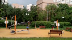 Площадка для воркаута в городе Москва №2945 Маленькая Современная фото