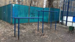 Площадка для воркаута в городе Москва №5075 Маленькая Современная фото