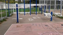 Площадка для воркаута в городе Москва №1178 Маленькая Современная фото