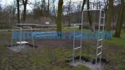 Площадка для воркаута в городе Майнинген №3425 Маленькая Современная фото